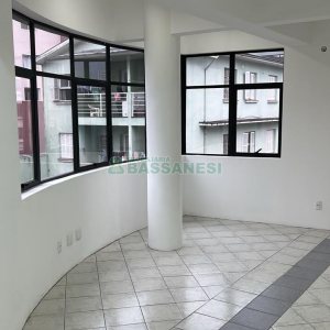 Predio com 1200m², 9 vagas, no bairro Centro em Caxias do Sul para Alugar