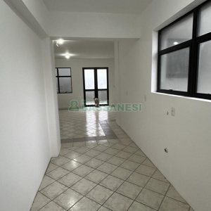 Predio com 1200m², 9 vagas, no bairro Centro em Caxias do Sul para Alugar