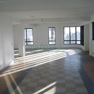 Sala com 110m², no bairro Centro em Caxias do Sul para Alugar