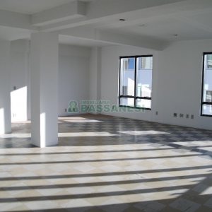 Sala com 110m², no bairro Centro em Caxias do Sul para Alugar
