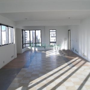 Sala com 110m², no bairro Centro em Caxias do Sul para Alugar