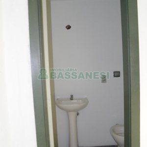 Sala com 110m², no bairro Centro em Caxias do Sul para Alugar