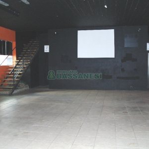 Loja com 675m², no bairro São Pelegrino em Caxias do Sul para Alugar