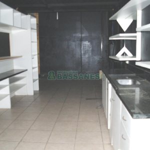 Loja com 675m², no bairro São Pelegrino em Caxias do Sul para Alugar