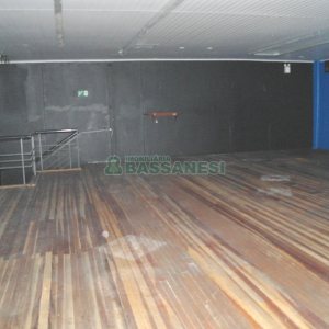 Loja com 675m², no bairro São Pelegrino em Caxias do Sul para Alugar