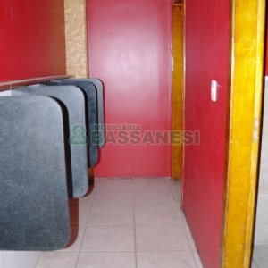 Loja com 675m², no bairro São Pelegrino em Caxias do Sul para Alugar