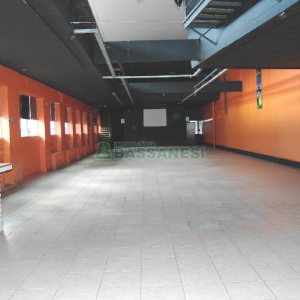 Loja com 675m², no bairro São Pelegrino em Caxias do Sul para Alugar