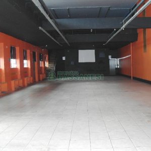 Loja com 675m², no bairro São Pelegrino em Caxias do Sul para Alugar