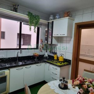 Apartamento com 85m², 2 dormitórios, 1 vaga, no bairro Centro em Caxias do Sul para Comprar