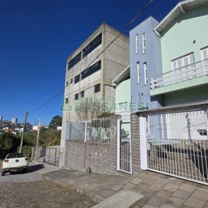 Casa com 265m², 4 dormitórios, 2 vagas, no bairro Sanvitto em Caxias do Sul para Comprar