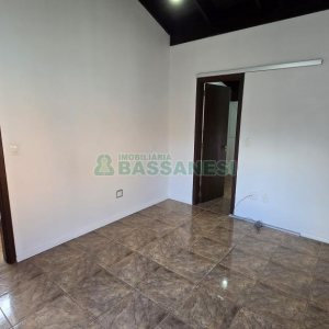 Casa com 265m², 4 dormitórios, 2 vagas, no bairro Sanvitto em Caxias do Sul para Comprar