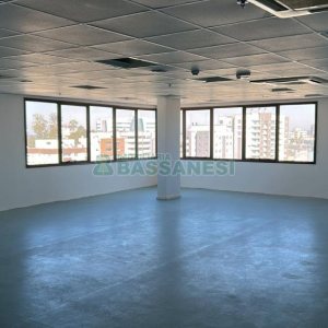 Sala com 380m², 2 vagas, no bairro Sanvitto em Caxias do Sul para Alugar ou Comprar