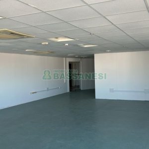 Sala com 380m², 2 vagas, no bairro Sanvitto em Caxias do Sul para Alugar ou Comprar