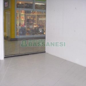 Loja com 31m², no bairro Desvio Rizzo em Caxias do Sul para Alugar