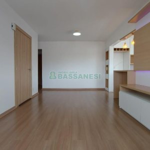 Apto Mobiliado com 79m², 2 dormitórios, 2 vagas, no bairro Medianeira em Caxias do Sul para Alugar