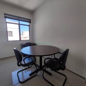 Sala Mobiliada com 38m², no bairro Centro em Caxias do Sul para Alugar