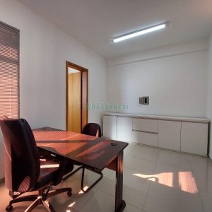 Sala Mobiliada com 38m², no bairro Centro em Caxias do Sul para Alugar