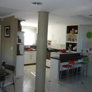 Casa com 331m², 4 dormitórios, 2 vagas, no bairro Moinhos de Vento em Caxias do Sul para Comprar