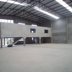 Pavilhão com 678m², no bairro Ana Rech em Caxias do Sul para Alugar