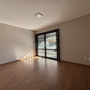 Casa com 156m², 3 dormitórios, 5 vagas, no bairro São Pelegrino em Caxias do Sul para Alugar