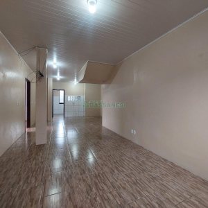 Casa com 94m², 2 dormitórios, 1 vaga, no bairro Interlagos em Caxias do Sul para Alugar
