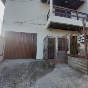 Casa com 94m², 2 dormitórios, 1 vaga, no bairro Interlagos em Caxias do Sul para Alugar