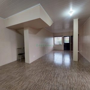 Casa com 94m², 2 dormitórios, 1 vaga, no bairro Interlagos em Caxias do Sul para Alugar