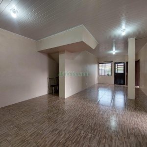 Casa com 94m², 2 dormitórios, 1 vaga, no bairro Interlagos em Caxias do Sul para Alugar