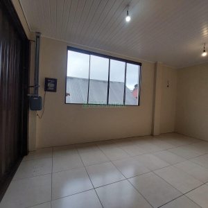 Casa com 94m², 2 dormitórios, 1 vaga, no bairro Interlagos em Caxias do Sul para Alugar