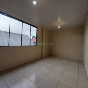 Casa com 94m², 2 dormitórios, 1 vaga, no bairro Interlagos em Caxias do Sul para Alugar