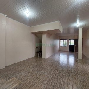 Casa com 94m², 2 dormitórios, 1 vaga, no bairro Interlagos em Caxias do Sul para Alugar