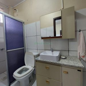 Casa com 94m², 2 dormitórios, 1 vaga, no bairro Interlagos em Caxias do Sul para Alugar