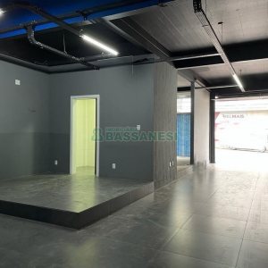 Pavilhão com 620m², no bairro Exposição em Caxias do Sul para Alugar