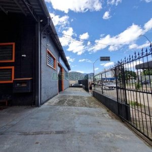 Pavilhão com 350m², no bairro Pio X em Caxias do Sul para Alugar