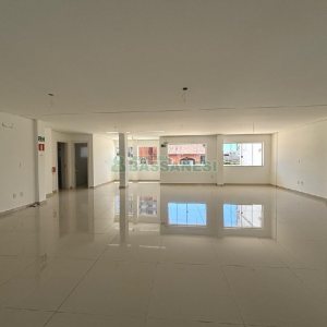 Loja com 230m², no bairro Exposição em Caxias do Sul para Alugar