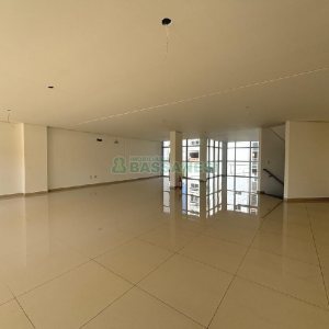 Loja com 230m², no bairro Exposição em Caxias do Sul para Alugar