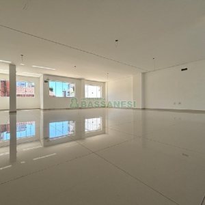 Loja com 230m², no bairro Exposição em Caxias do Sul para Alugar