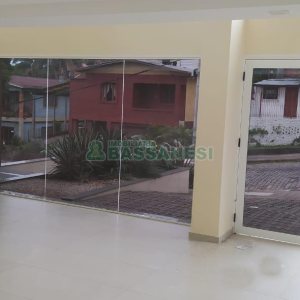 Loja com 330m², no bairro Panazzolo em Caxias do Sul para Alugar