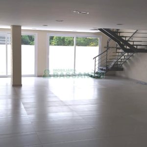 Loja com 330m², no bairro Panazzolo em Caxias do Sul para Alugar