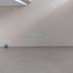 Loja com 330m², no bairro Panazzolo em Caxias do Sul para Alugar