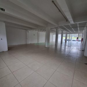 Loja com 350m², no bairro Desvio Rizzo em Caxias do Sul para Alugar