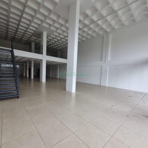 Loja com 350m², no bairro Desvio Rizzo em Caxias do Sul para Alugar