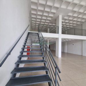 Loja com 350m², no bairro Desvio Rizzo em Caxias do Sul para Alugar