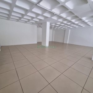 Loja com 350m², no bairro Desvio Rizzo em Caxias do Sul para Alugar