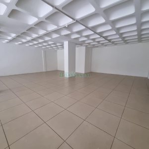 Loja com 350m², no bairro Desvio Rizzo em Caxias do Sul para Alugar