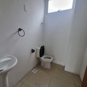 Loja com 350m², no bairro Desvio Rizzo em Caxias do Sul para Alugar
