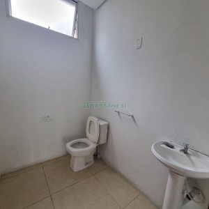 Loja com 350m², no bairro Desvio Rizzo em Caxias do Sul para Alugar