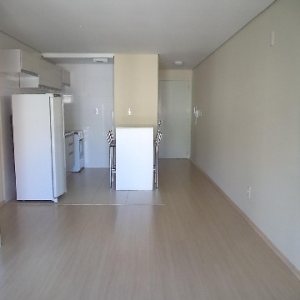 Kitinete Mobiliado com 30m², 1 dormitório, no bairro São Pelegrino em Caxias do Sul para Alugar