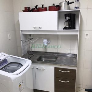 Kitinete Mobiliado com 35m², 1 dormitório, no bairro Centro em Caxias do Sul para Alugar