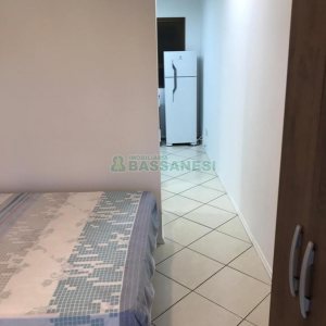 Kitinete Mobiliado com 35m², 1 dormitório, no bairro Centro em Caxias do Sul para Alugar